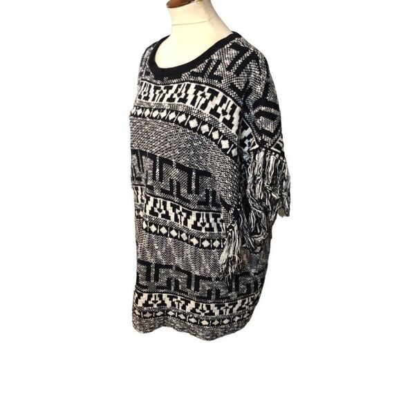 Gianni Bini Black and white fringed oversized poncho style sweater with fringe s - Picture 5 of 15